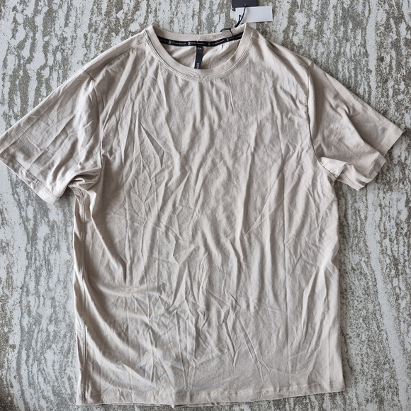 Kenneth Cole Men's TECH Shory Sleeve T-Shirt Size Medium New - Picture 2 of 2